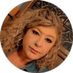 Profile photo of Nikki Morton