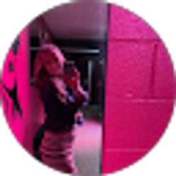 Profile photo of Ellie Nichols