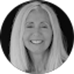 Profile photo of Lisa Warne