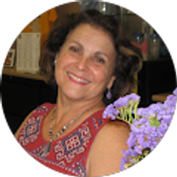 Profile photo of Lynn Rennie