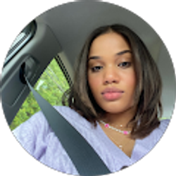Profile photo of Adriana Vizcaino