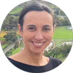 Profile photo of Gláucia Jones