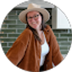 Profile photo of Chloe Davis