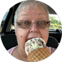 Profile photo of Julie Shooks