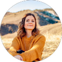 Profile photo of Caroline Hanlet