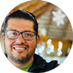 Profile photo of Javier Salinas