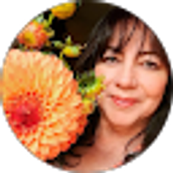 Profile photo of linda castillo