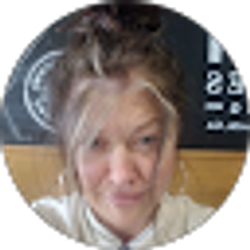 Profile photo of Kelly Zaine