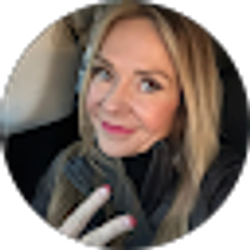 Profile photo of Jennifer Thomas