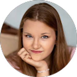 Profile photo of Kelli Helmer