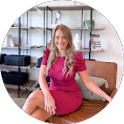 Profile photo of Kelli Morgan