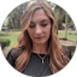 Profile photo of Shelli Dennis