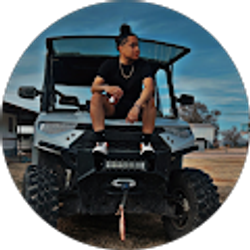 Profile photo of Naveli Flores