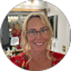 Profile photo of Amy Arnold