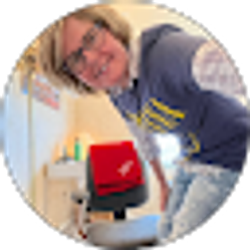 Profile photo of Nikki Hatfield