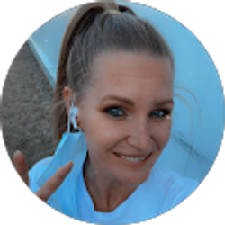 Profile photo of Rebecca Dyer