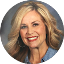 Profile photo of Jennifer Loos