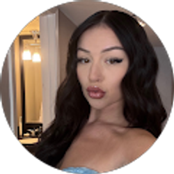 Profile photo of Hannah Kerkaert