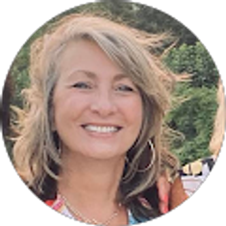 Profile photo of Suzanne League