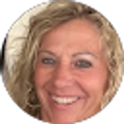 Profile photo of Carrie Armstrong