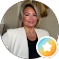 Profile photo of Kelly Anargyros