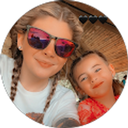 Profile photo of Nicole Wayt