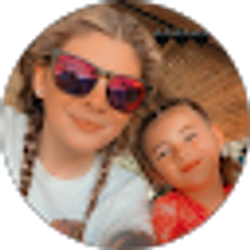 Profile photo of Nicole Wayt
