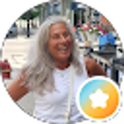 Profile photo of Ellen Elias