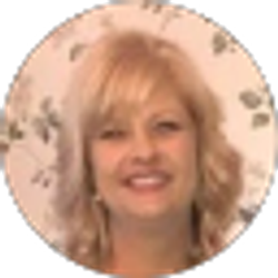 Profile photo of Lisa Enfinger