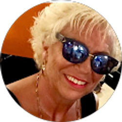 Profile photo of Robyn Agnew