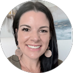 Profile photo of Lisa Linger