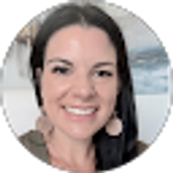 Profile photo of Lisa Linger
