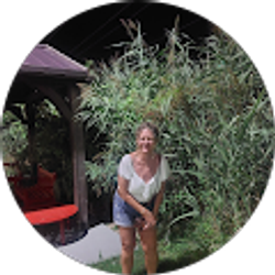 Profile photo of Robin Thombs