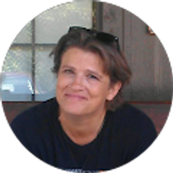 Profile photo of Angie Simons