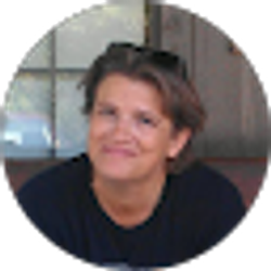 Profile photo of Angie Simons