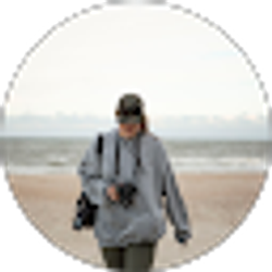 Profile photo of Lesley Clark