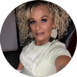 Profile photo of April Calhoun