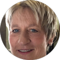 Profile photo of Kim Uecker