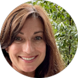 Profile photo of Lisa Holland