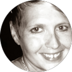 Profile photo of Suzanne Harle