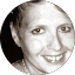 Profile photo of Suzanne Harle