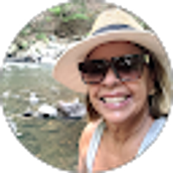 Profile photo of Teca Neves