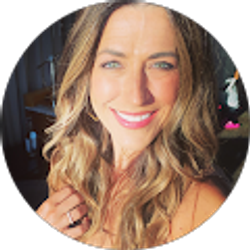 Profile photo of Kelly Evans