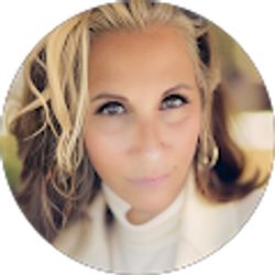 Profile photo of Tia R