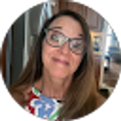 Profile photo of Leslie McGhin
