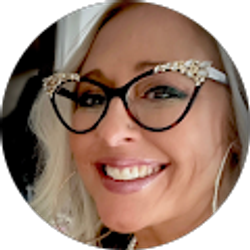 Profile photo of Lisa TwoTwo Maldet