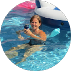 Profile photo of Laurie Helleson