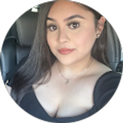 Profile photo of Alessandra Salazar