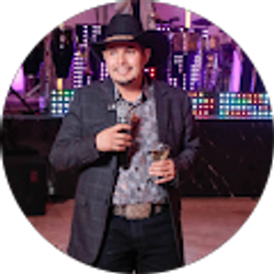 Profile photo of Noe Valles