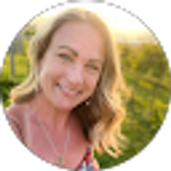 Profile photo of Ellie Danyow